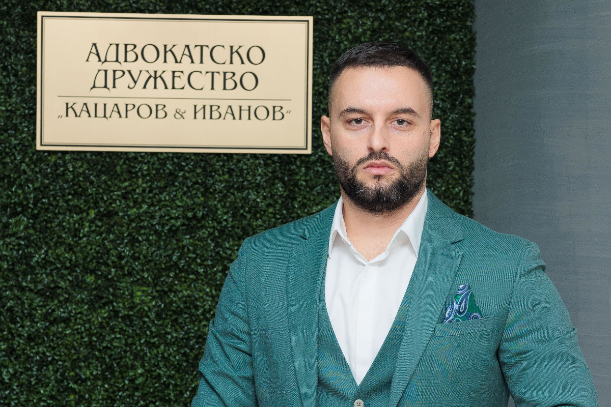 От съдебната зала до обществените каузи: адвокат Стоян Кацаров от Бургас за доверието, правата и отговорността.